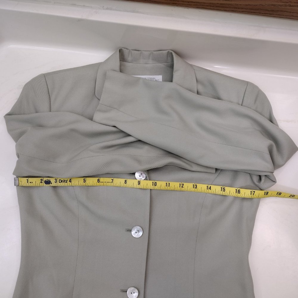 Business or Casual Three-Piece Silk Suit - Picture 11 of 16